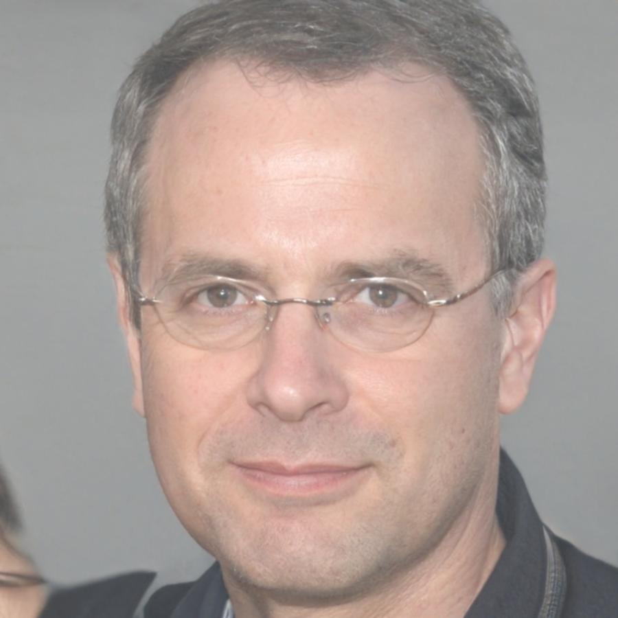 Retrato profesional de Maximiliano Ochoa